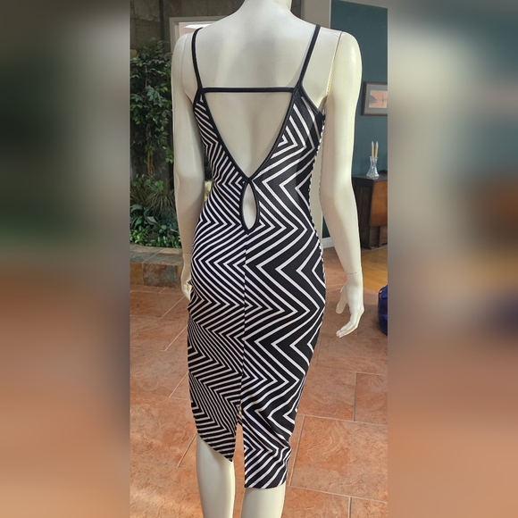 Chic Spaghetti Strap Black and White Geometric Dress - Picture 2 of 9